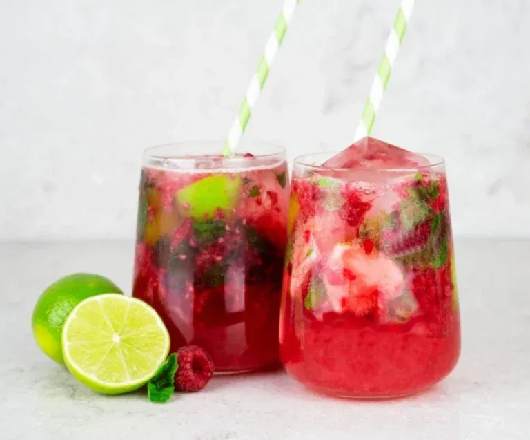 malinowe mojito ze świeżą miętą i limonką