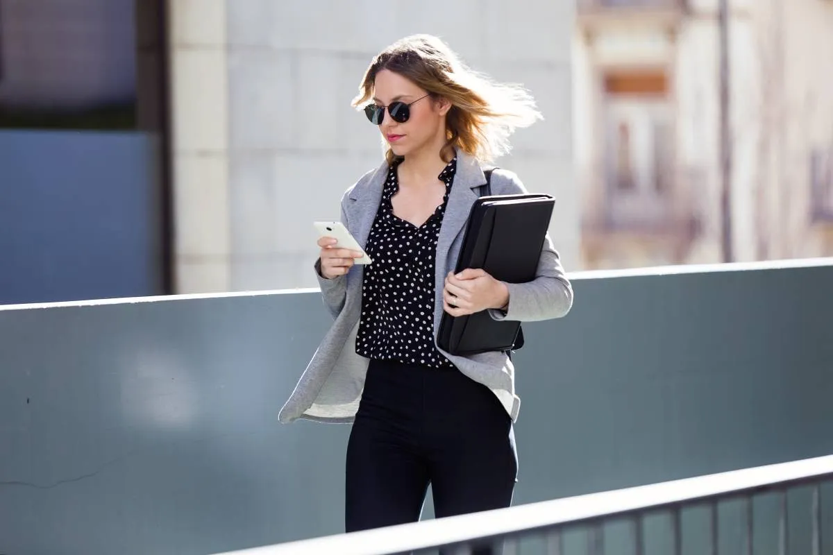 legginsy smart casual koszula oversize marynarka