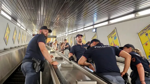 Kieszonkowcy w rzymskim metrze, zatłoczony autobus Rzym