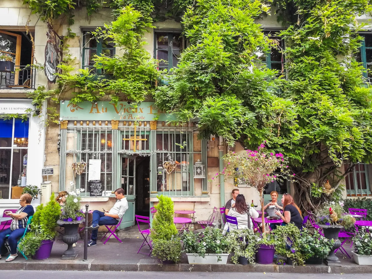 Widok na Paryż z Montmartre o zachodzie słońca