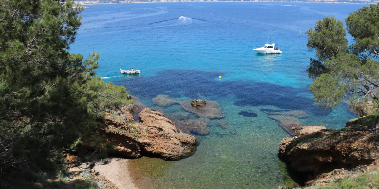 Caletta C&ocirc;te Bleue Provenza spiaggia ciottoli