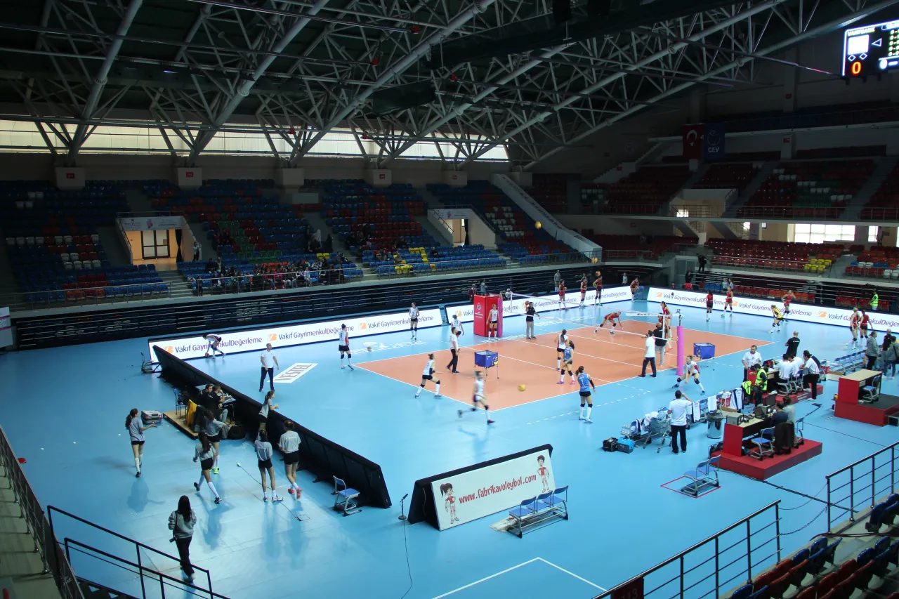 TVF Burhan Felek Sport Hall wnętrze