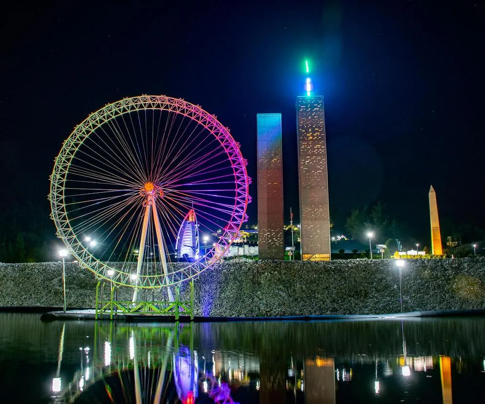 Aleja Miniatur Sabat Krajno nocą