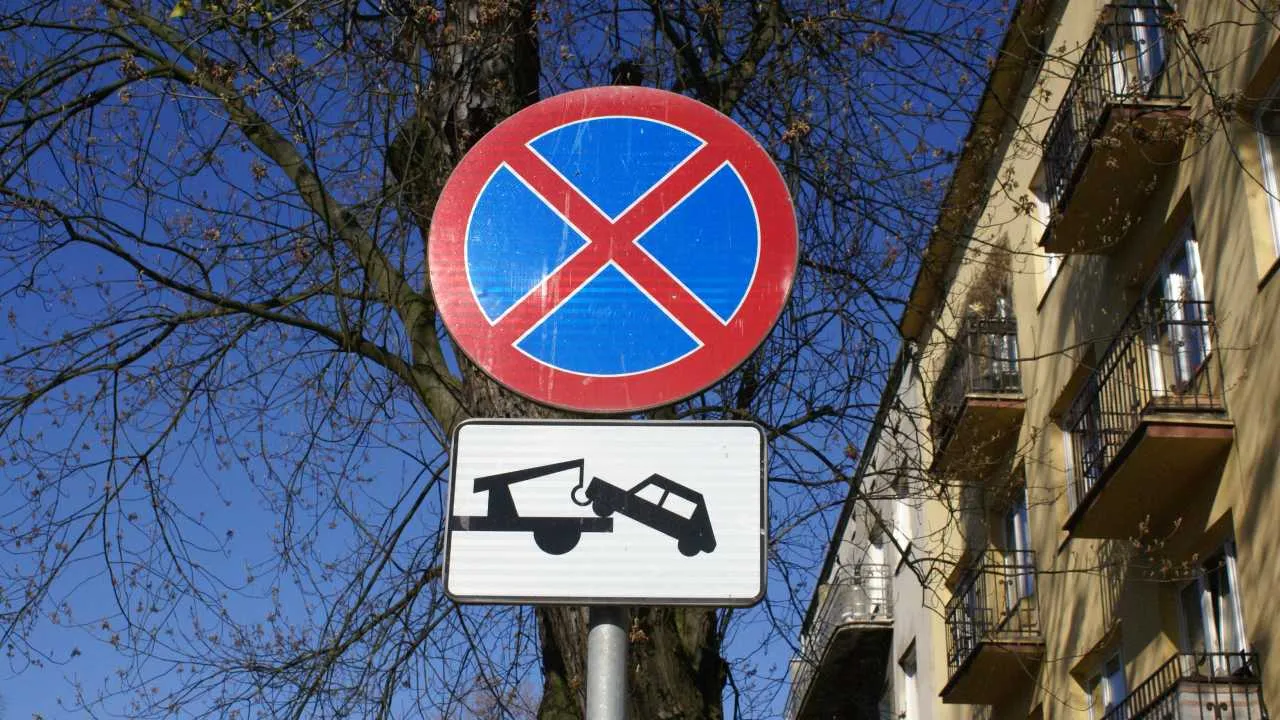 znak B-36 z tabliczką T-24