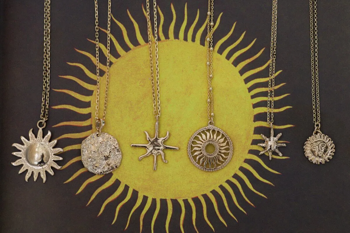 Wisiorek słońce symbolika i znaczenie