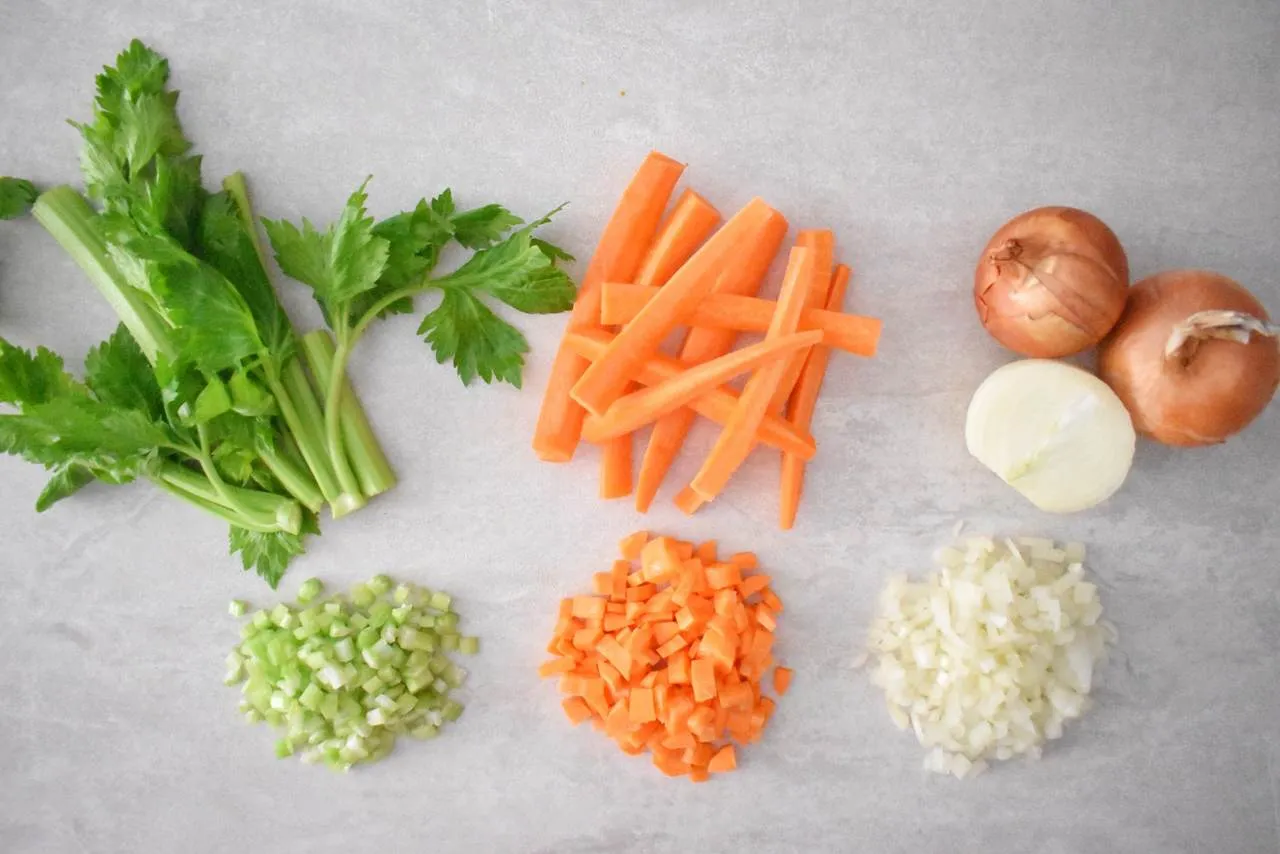 składniki na sos bolognese soffritto