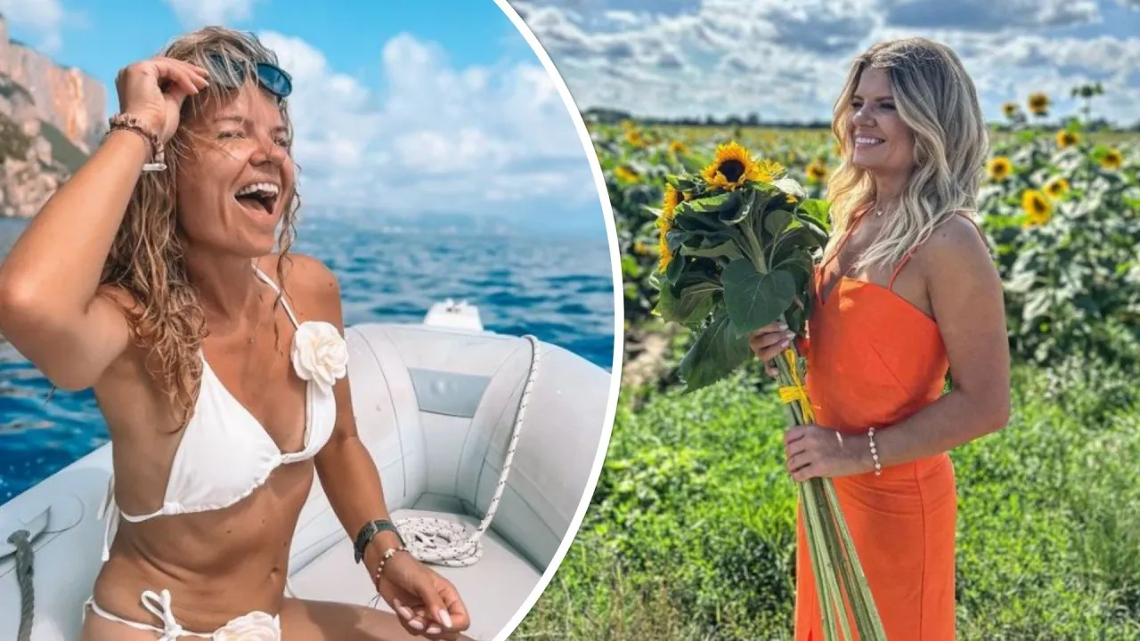 Uśmiechnięta rolnik szuka żony prowadząca w bikini na łodzi i w pomarańczowej sukience z bukietem słoneczników.