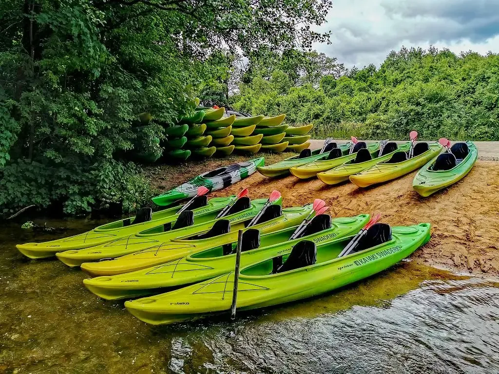 Spływ kajakowy rzeką Swaderki Mar&oacute;zka malownicza