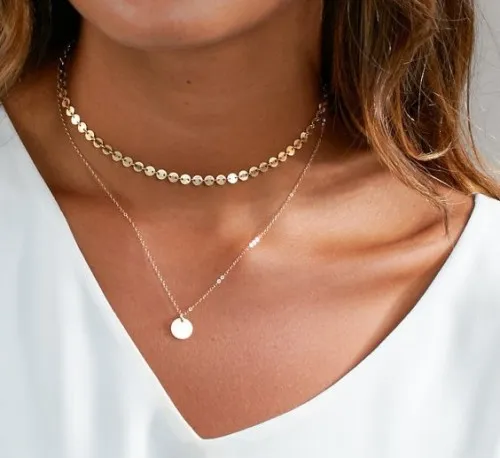 r&oacute;żne typy kr&oacute;tkich naszyjnik&oacute;w choker kolia celebrytka