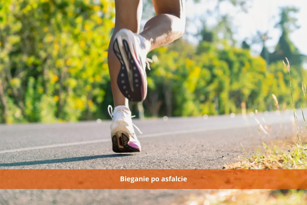 biegacz w złych butach asfalt