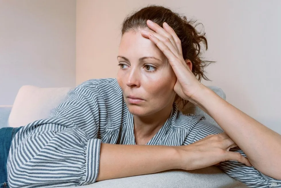 kobieta zmęczona, smutna, zamyślona