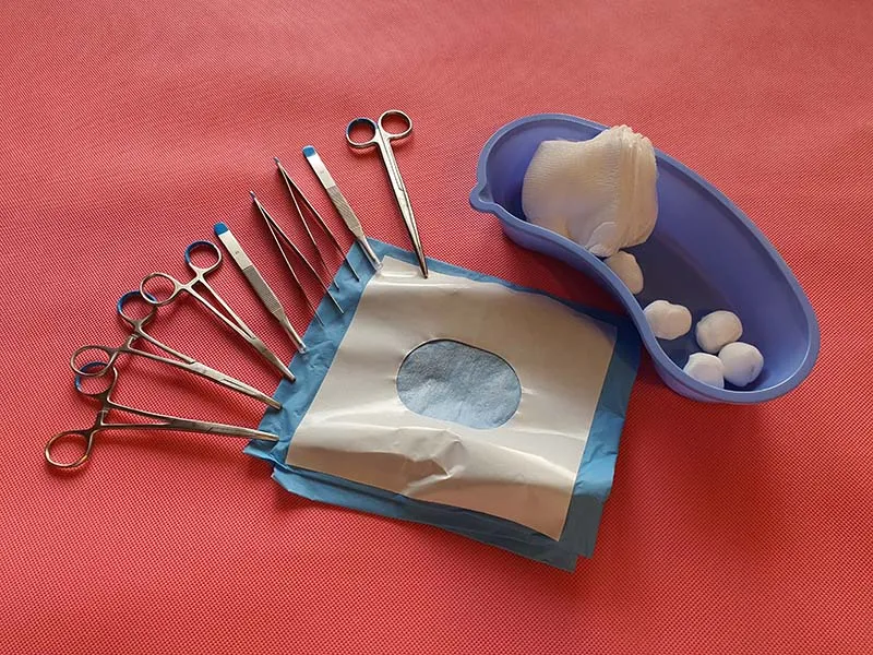 usuwanie szw&oacute;w z dziąsła narzędzia