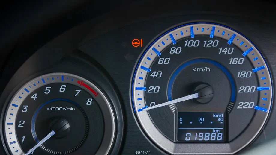 kontrolki awarii układu kierowniczego lub objawy uszkodzonej maglownicy