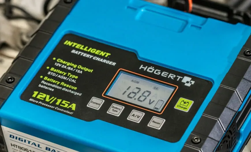 rodzaje prostowników samochodowych