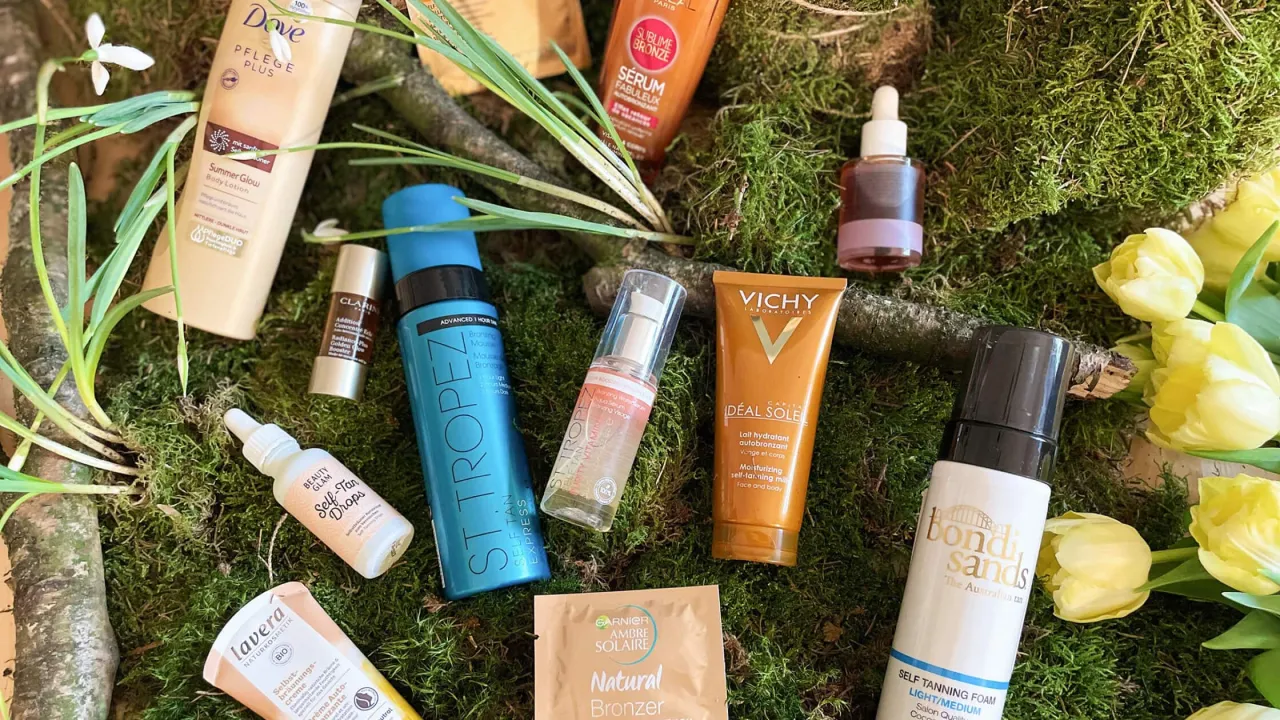 Verschiedene Arten von Br&auml;unungskosmetik: Selbstbr&auml;uner, Bronzer, get&ouml;nte Creme, Br&auml;unungstropfen