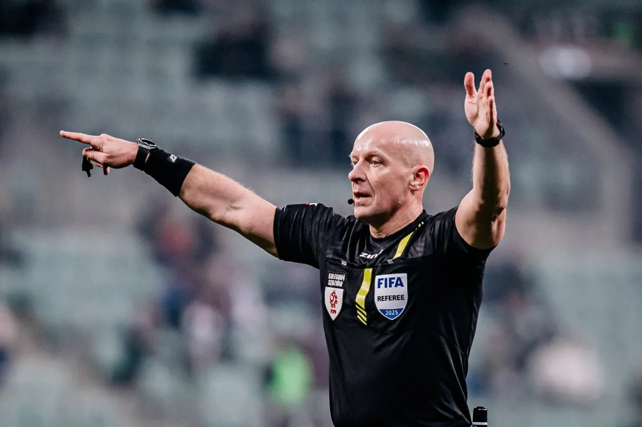 Sędzia gł&oacute;wny Ekstraklasy w akcji