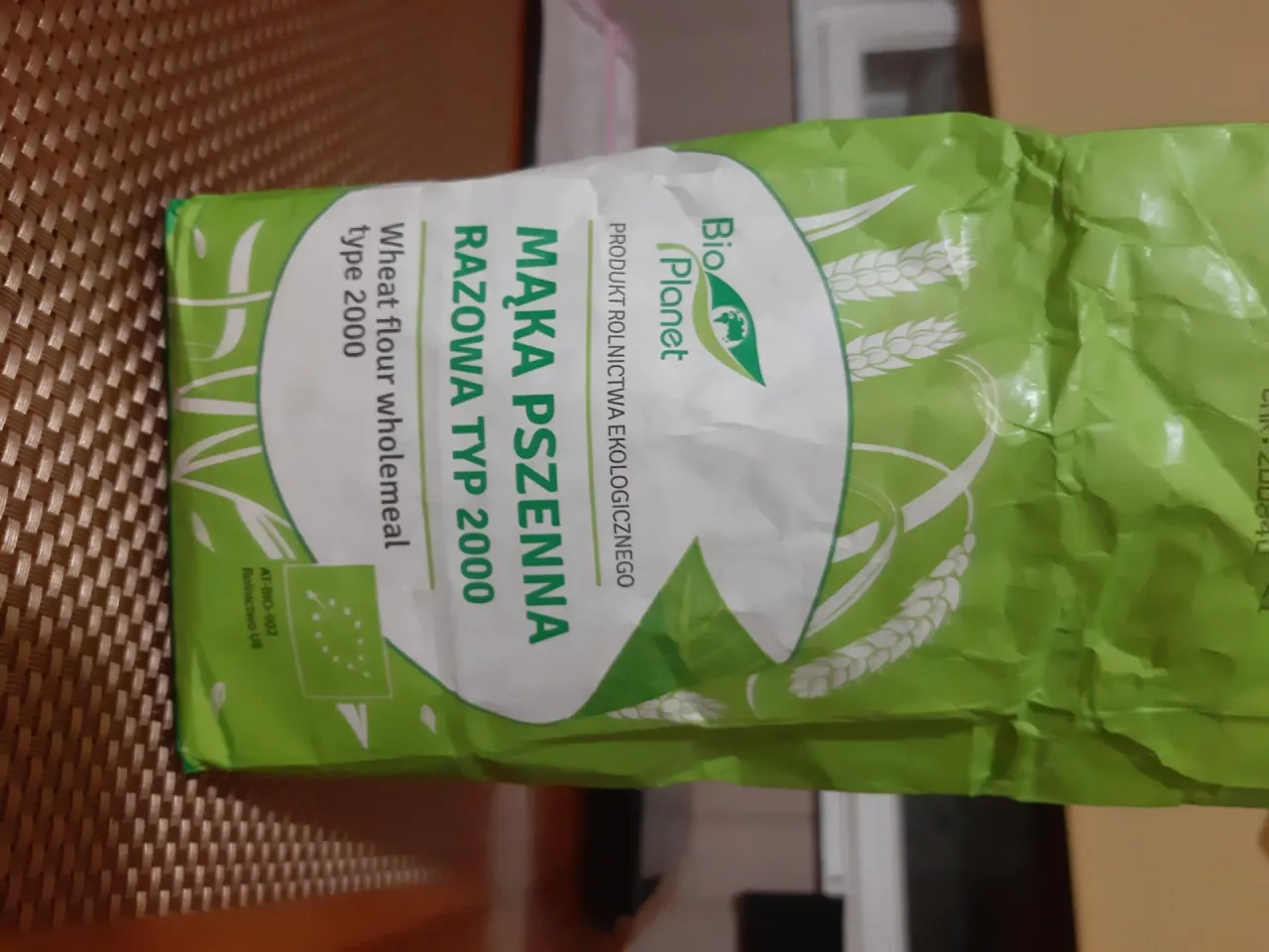 Mąka pszenna razowa typ 2000, ziarna pszenicy przekr&oacute;j