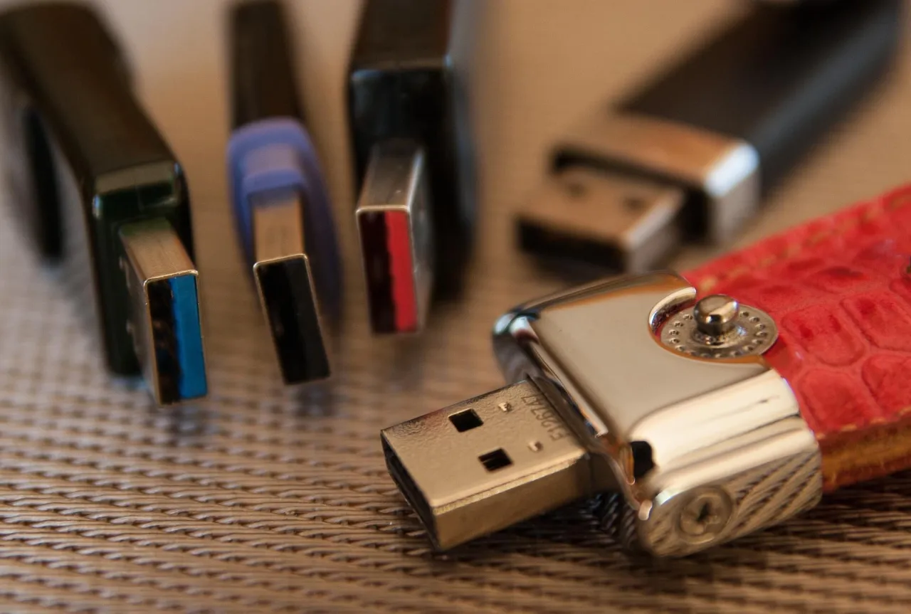 porównanie pendrive usb 2.0 vs 3.0