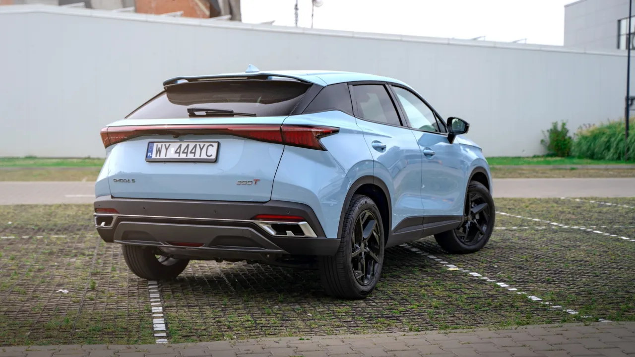 Mazda 5 ze spoilerem por&oacute;wnanie typ&oacute;w