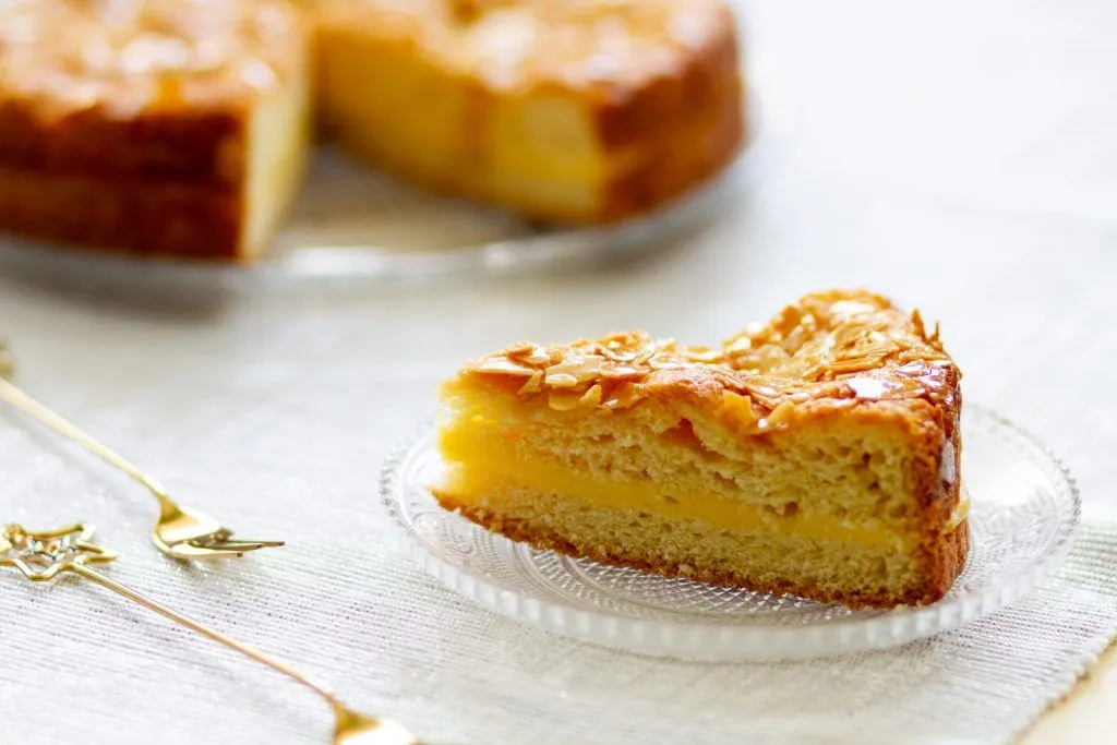 ciasta i drożdżówki z kremem budyniowym