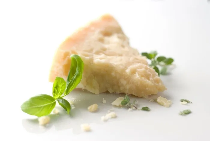 Wegański parmezan z płatków drożdżowych i nerkowców