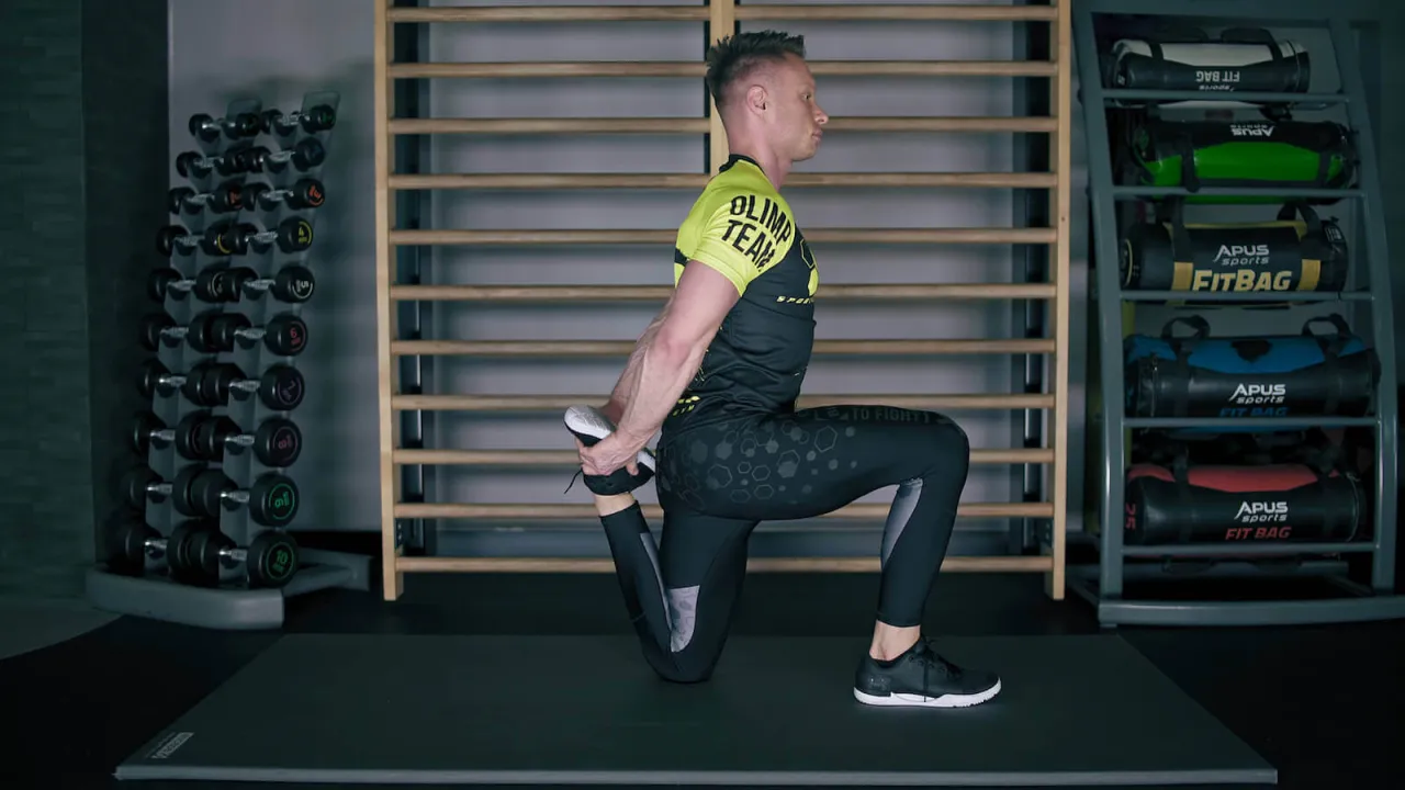 ćwiczenia rozciągające uda, rozciąganie mięśni ud, stretching ud