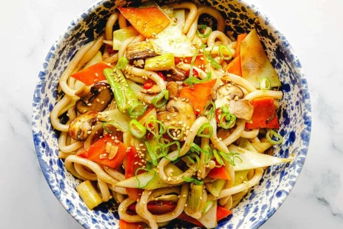 Yaki Udon Pfannengericht mit Gem&uuml;se