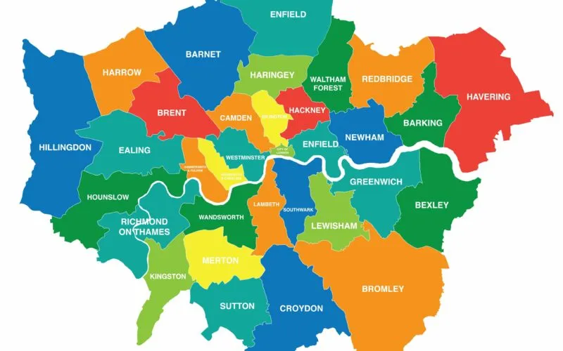 Mapa Londynu z zaznaczonymi strefami transportowymi i tanimi dzielnicami
