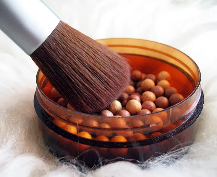 perełki rozświetlające pędzel aplikacja