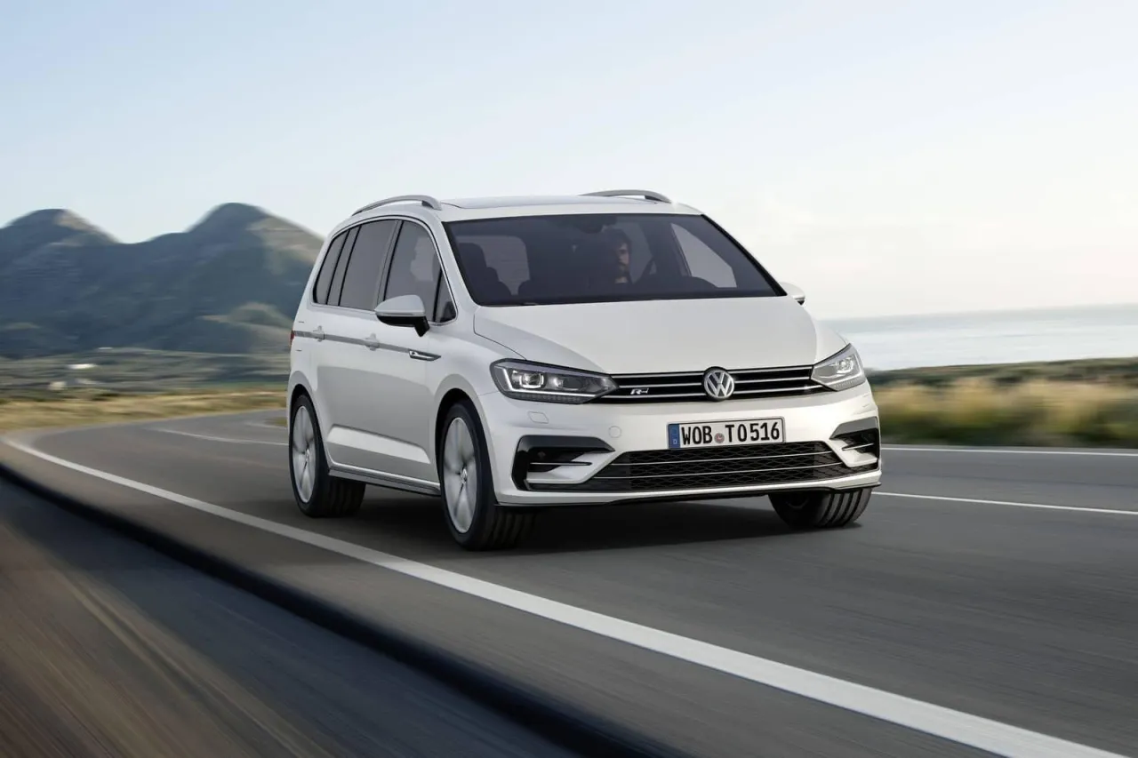 VW Touran generacje por&oacute;wnanie