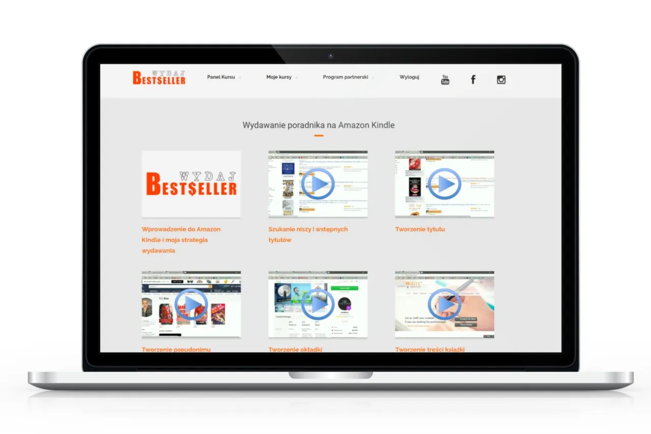 ebook i kurs online na ekranie laptopa