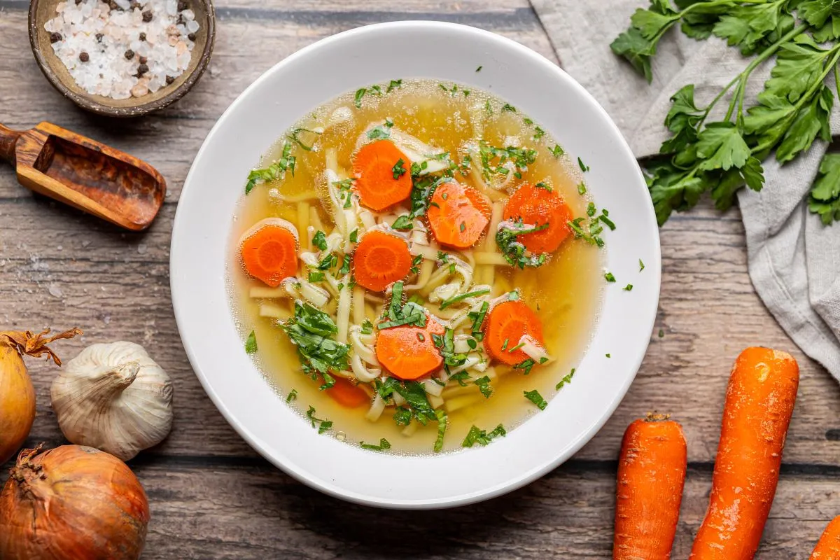 r&oacute;żne rodzaje rosołu składniki