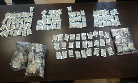 przykładowe opakowania dopalaczy z napisami produkt kolekcjonerski