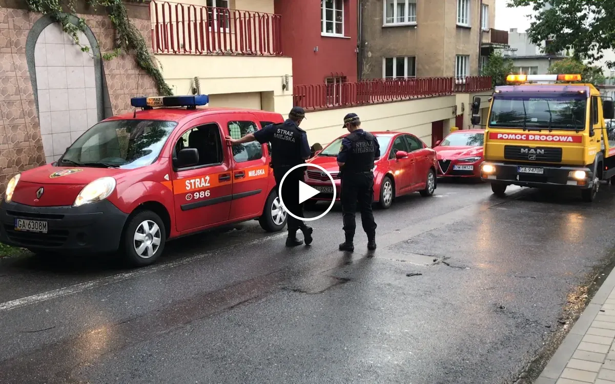 laweta odholowująca samochód straż miejska