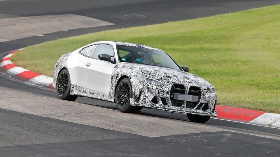 BMW M4 CSL na torze Nürburgring