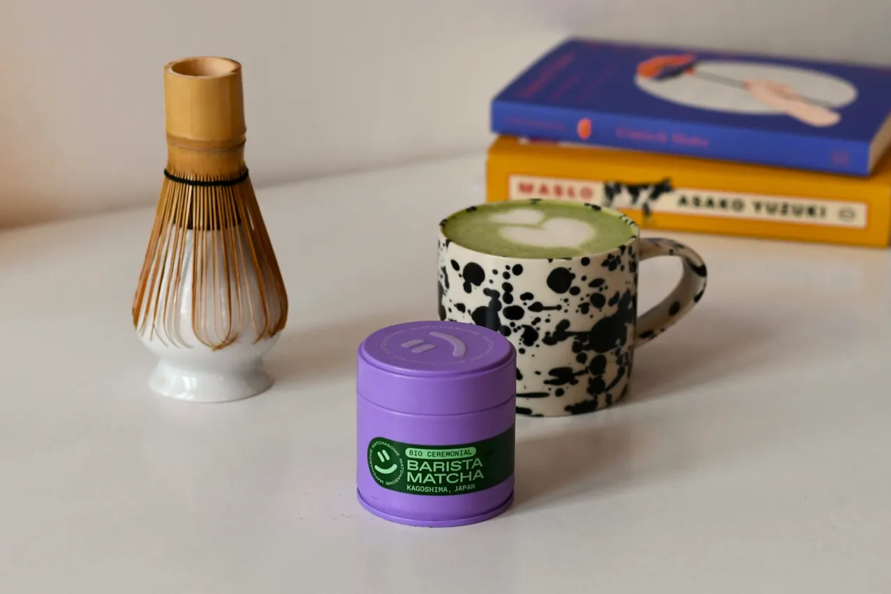 Matcha zielony proszek i filiżanka