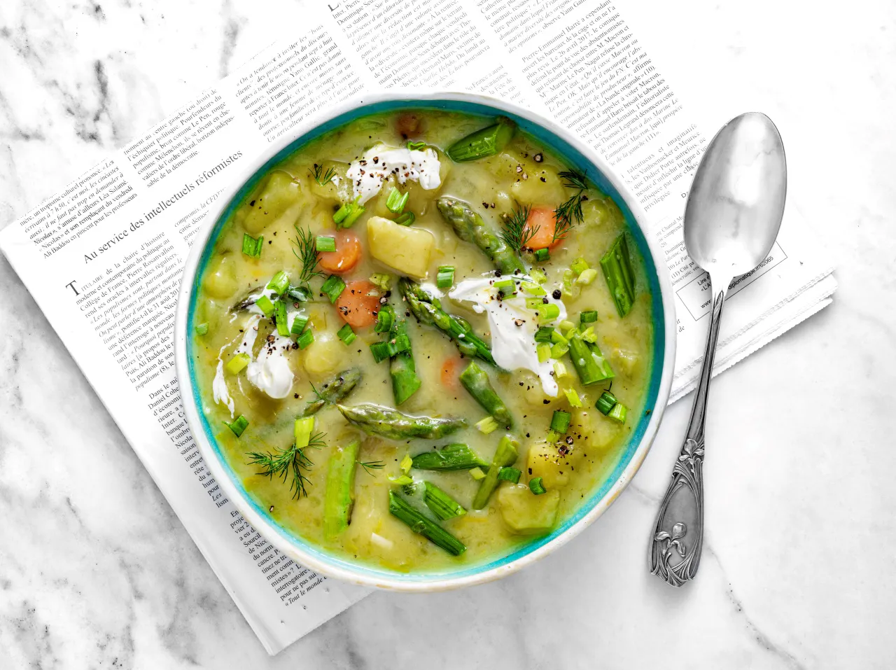 Różne warianty zupy szparagowej