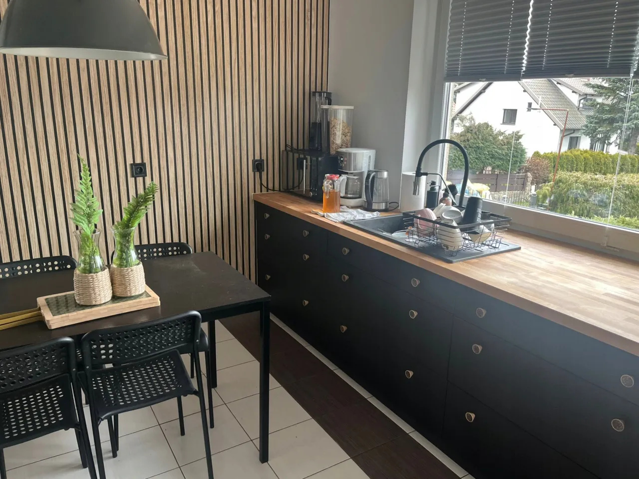 kuchnia ściana tapeta winylowa drewno metal