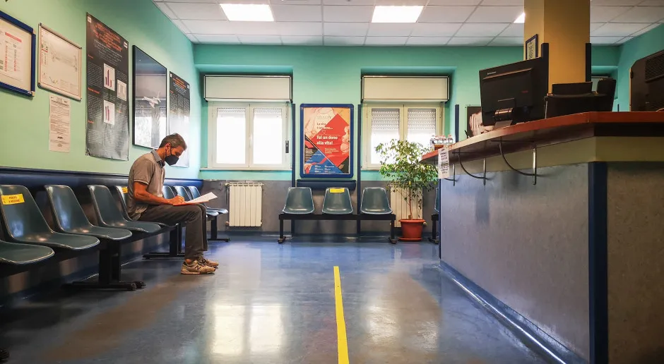 Kolejka do rejestracji w przychodni NFZ