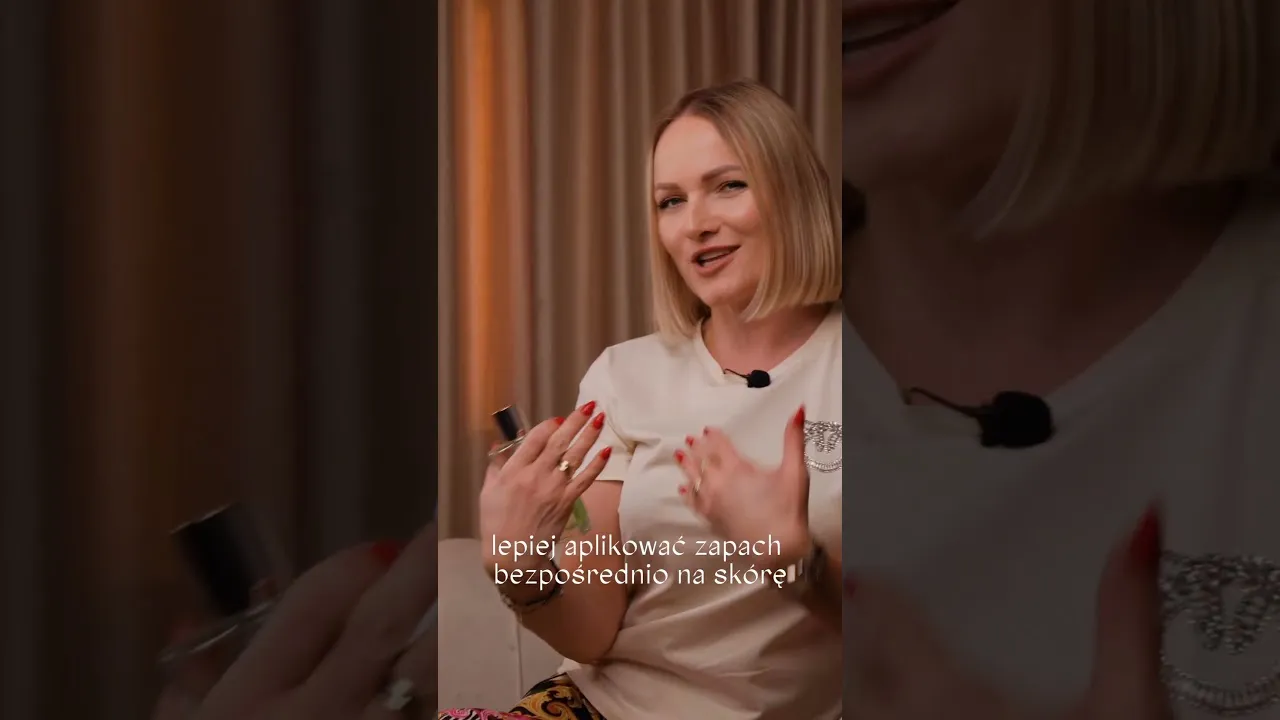 Kobieta pociera nadgarstki po aplikacji perfum błąd