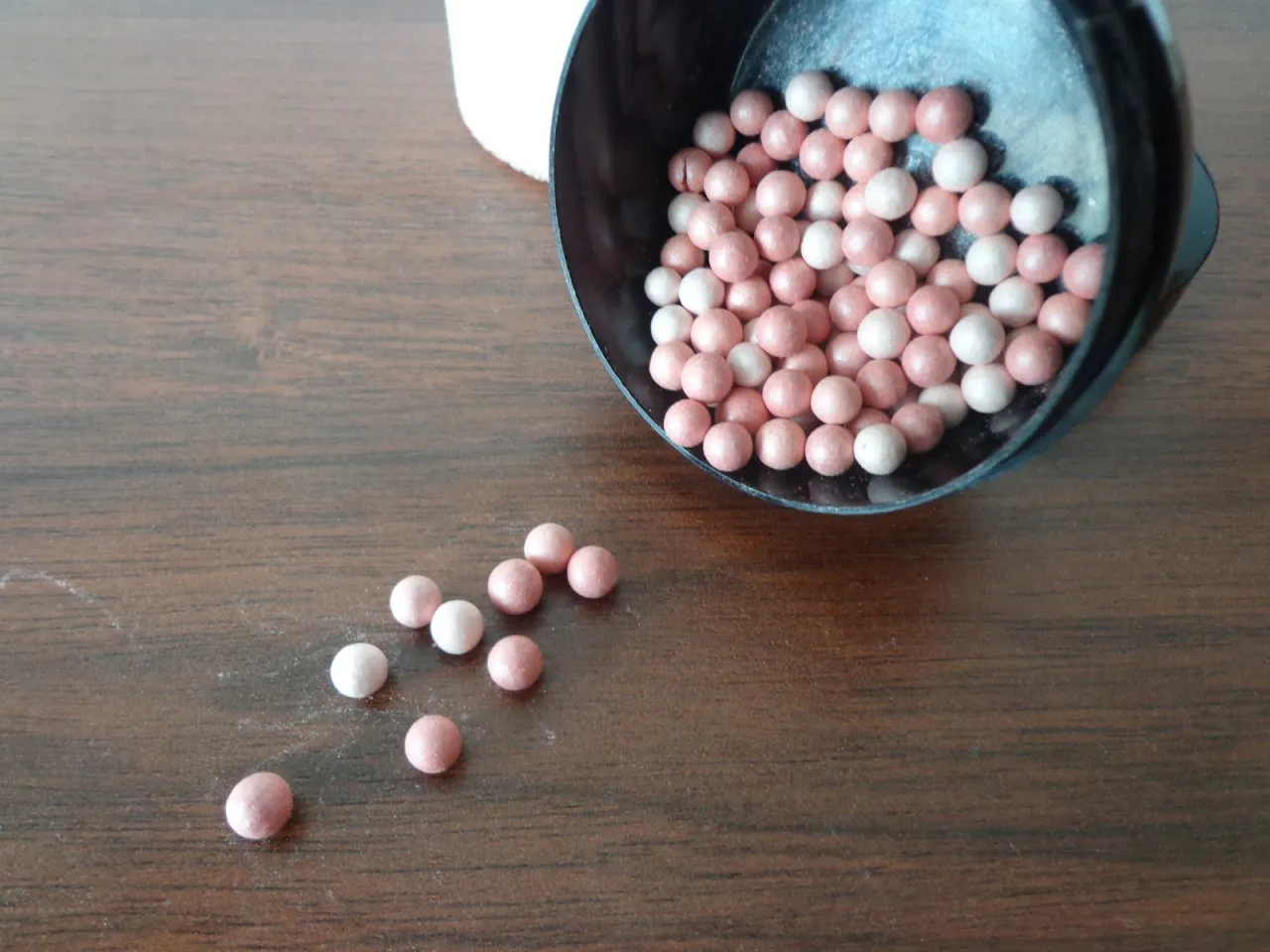 Avon kulki rozświetlające opakowanie