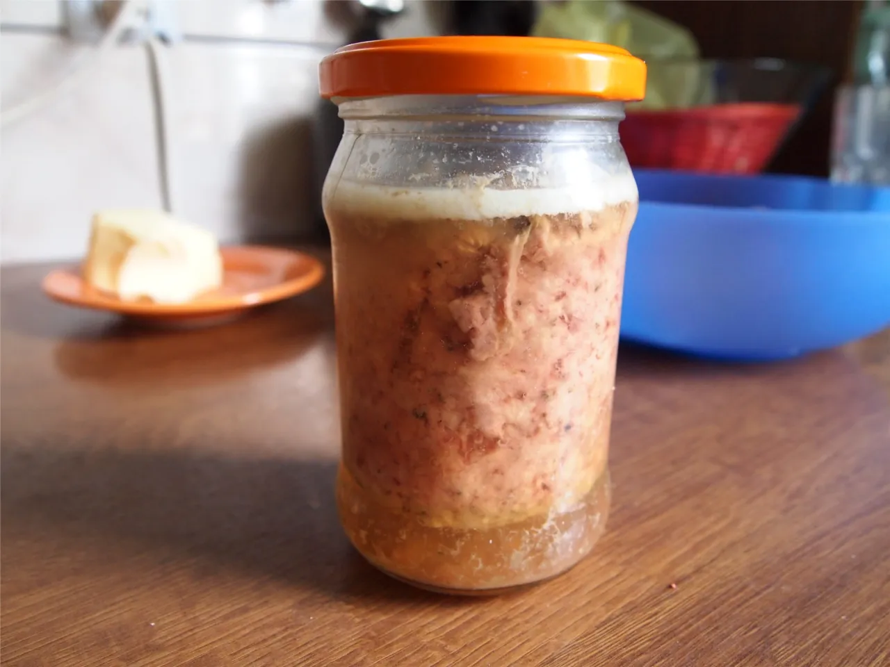 słoiki z kiełbasą spiżarnia