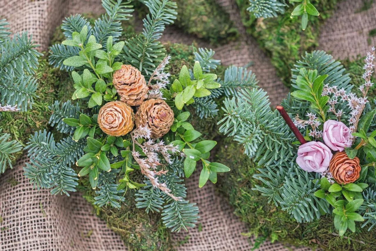 Inspiracje stroiki świąteczne na cmentarz