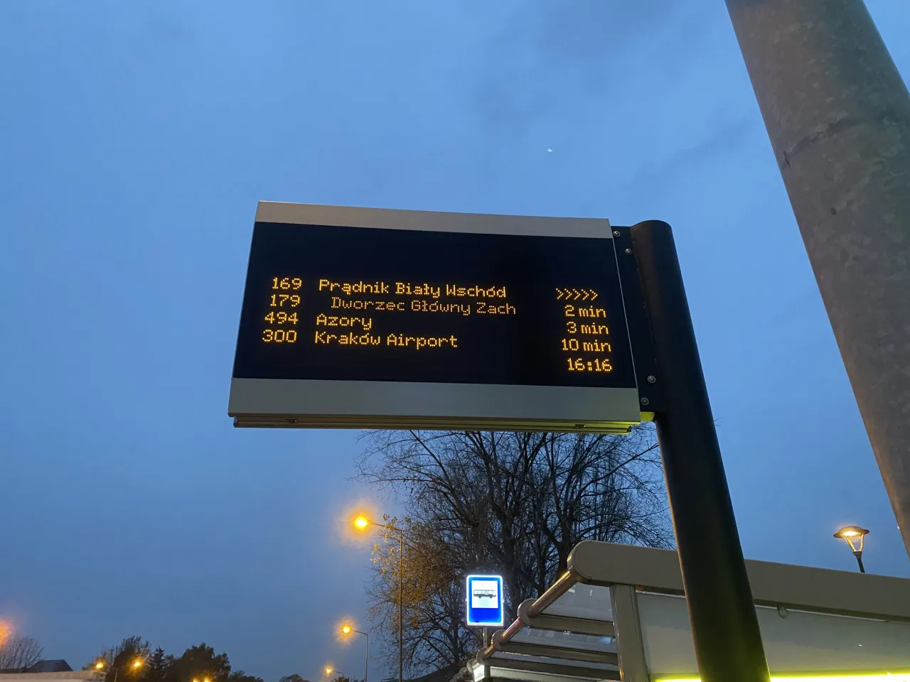 Tablice informacyjne Małopolski Dworzec Autobusowy