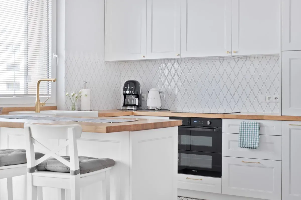 kuchnia backsplash r&oacute;żne materiały por&oacute;wnanie