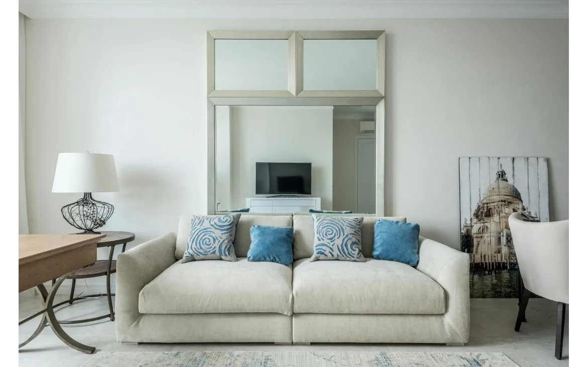 Meble wielofunkcyjne do małego salonu sofa z pojemnikiem