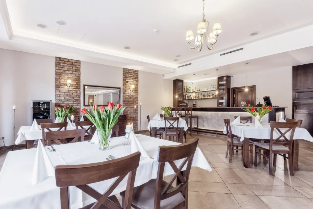 Wnętrza Modrzewiowy Dworek Mirzec restauracja