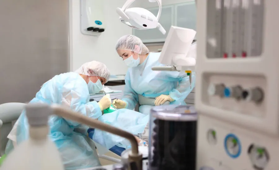 kto wystawia skierowanie do chirurga szczękowego