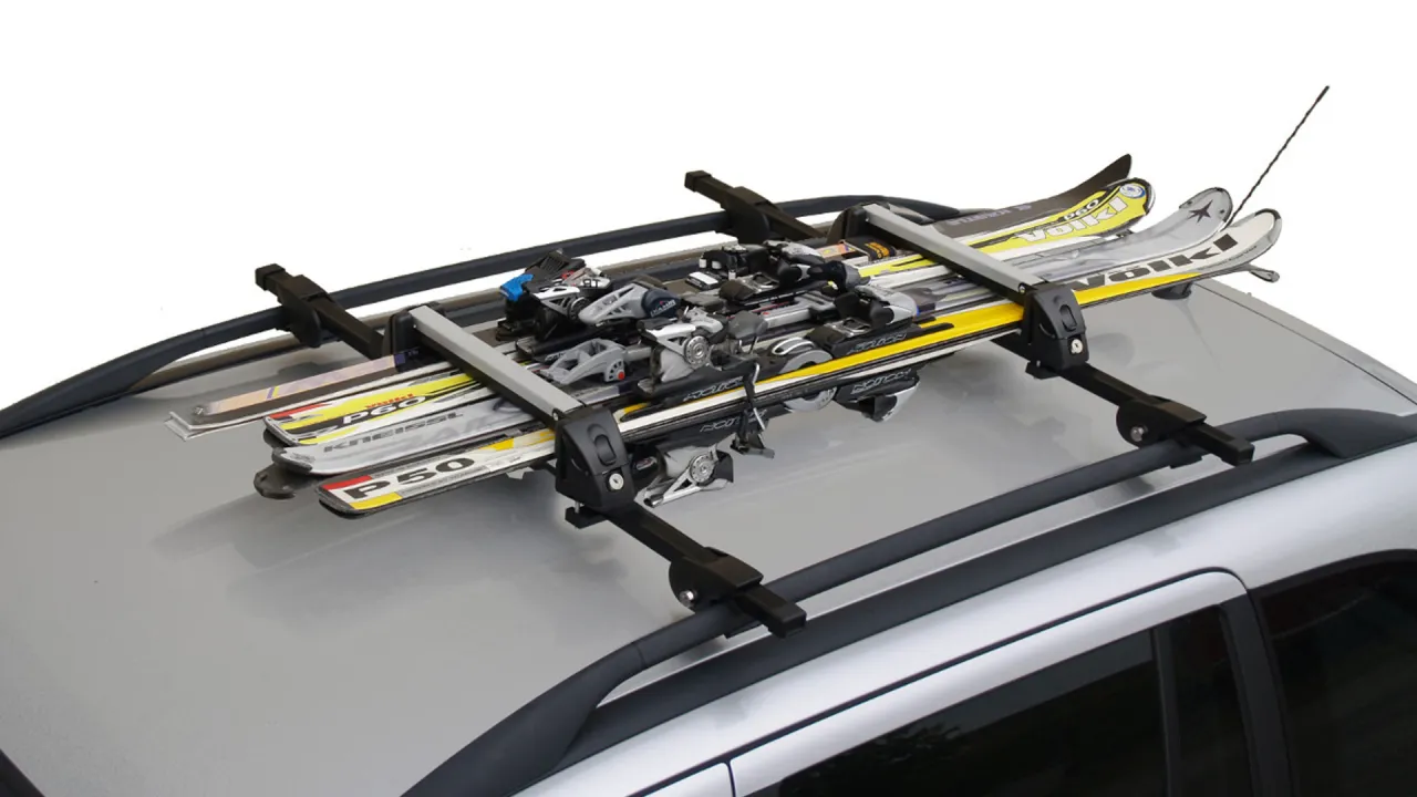 uchwyty na narty na dach por&oacute;wnanie magnetyczny i na belki