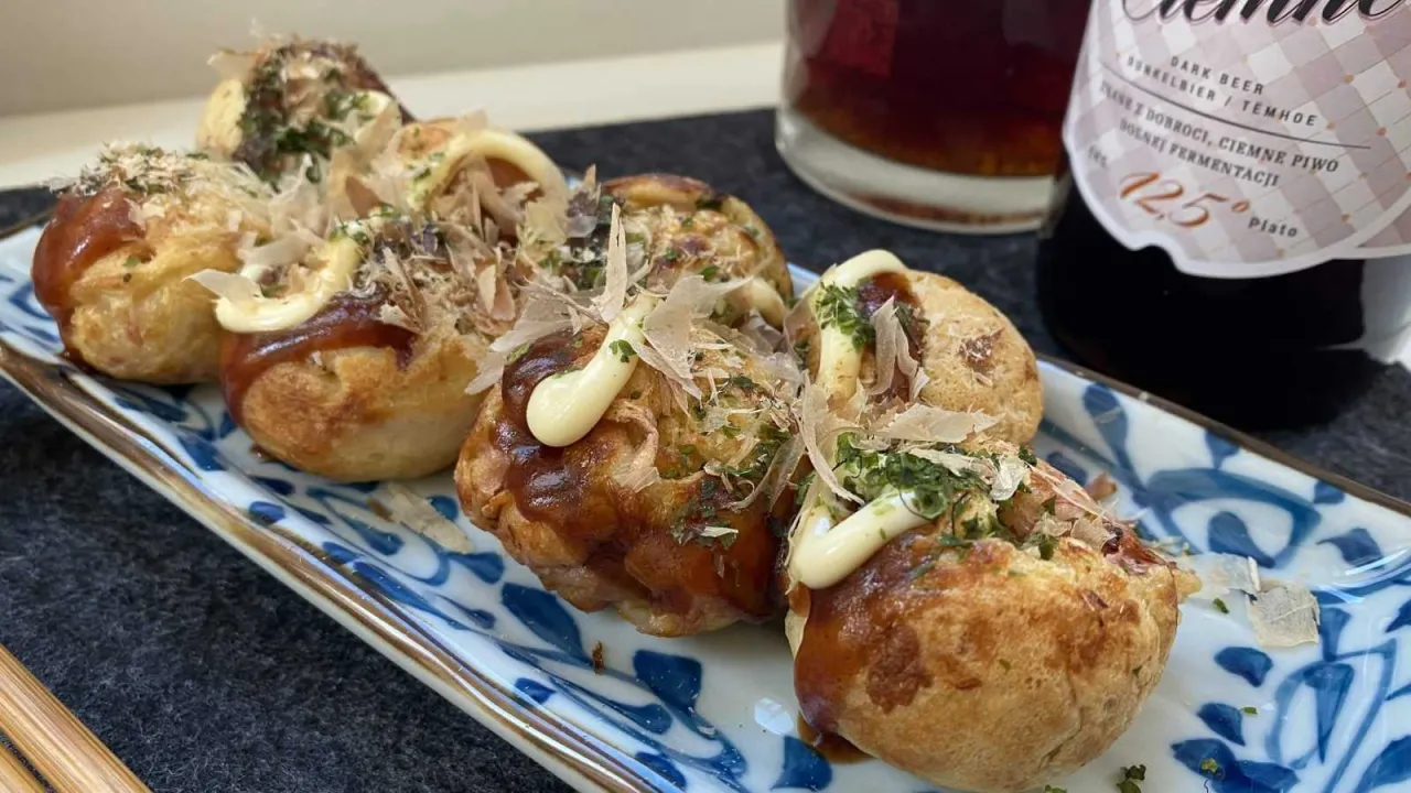 Pyszne takoyaki, idealne na przekąskę. Ten przepis na takoyaki z pewnością zachwyci każdego.